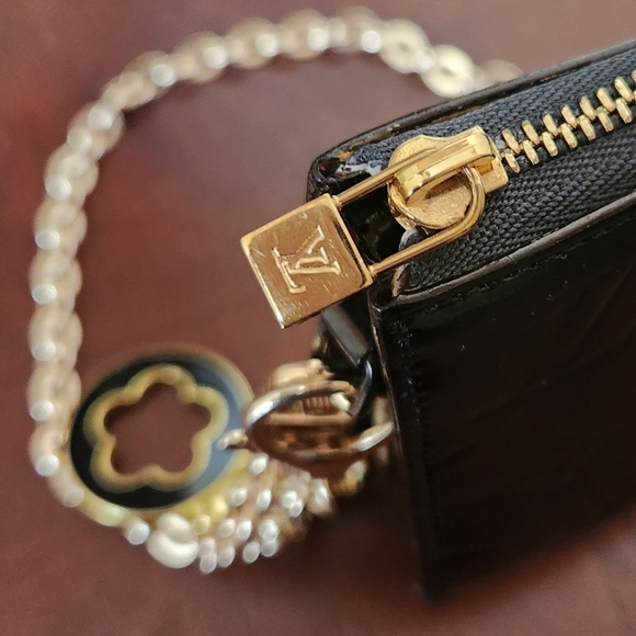 Louis Vuitton Black Monogram Vernis Lexington Pochette Bag - Picture 3 of 9